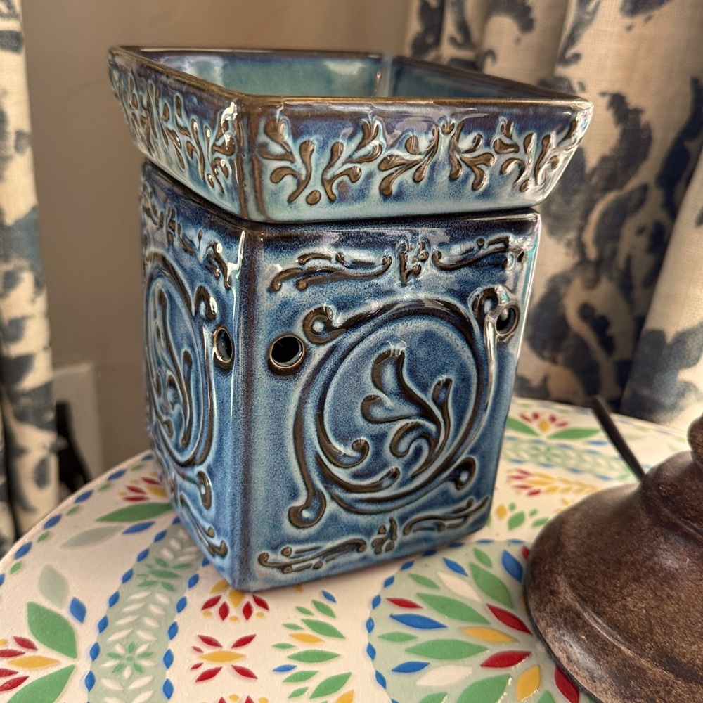 Scentsy Wax Warmer Full Size Borneo Blue Swirl 2008 Retired Warmer